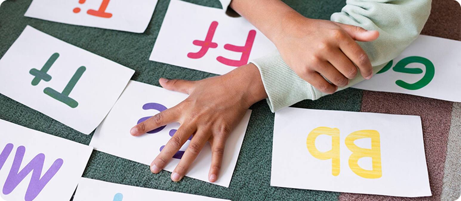 ¿Por qué las consonantes siempre se pronuncian con sonidos de vocal?