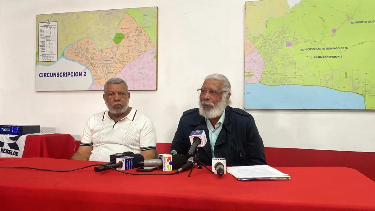 Imagen relacionada con: Juan Hubieres exige bajen los precios de los combustibles.