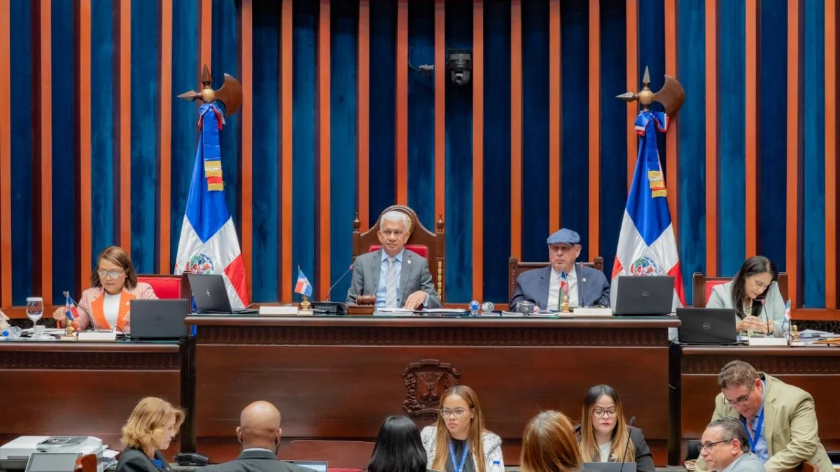Imagen relacionada con: Senado aprueba ley que reconoce trayectoria política y de servicio del exsenador Vicente Sánchez Baret